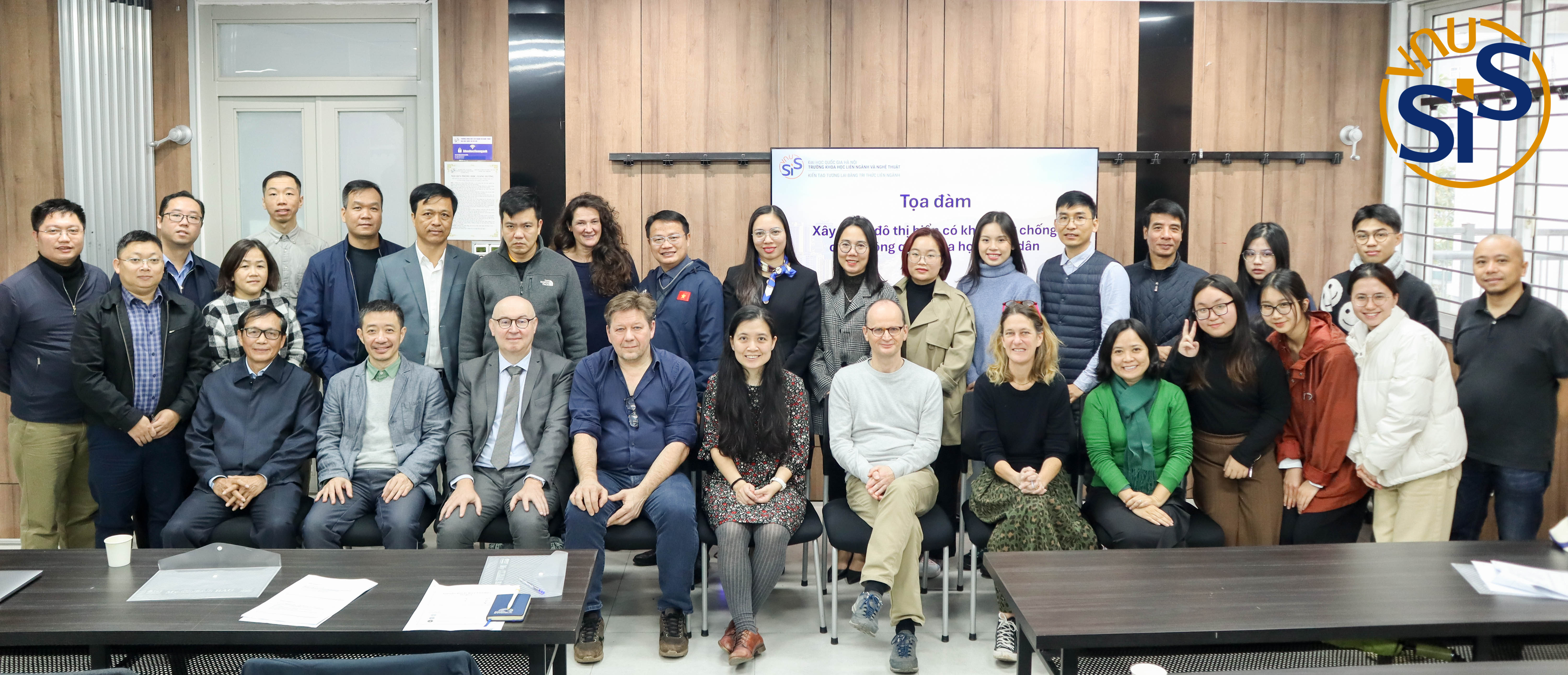 VNU-SIS chủ trì tọa đàm quốc tế về đô thị biển chống chịu và khoa học công dân